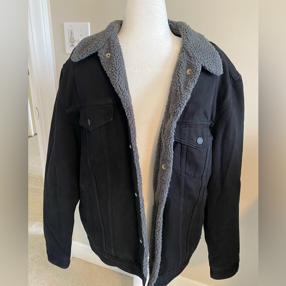 Men’s Levi’s Type III Sherpa Trucker Denim Jacket - Picture 2 of 6